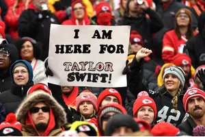 NFL: Taylor Swift gera R$1.6 bilhão com presença em jogos dos Chiefs