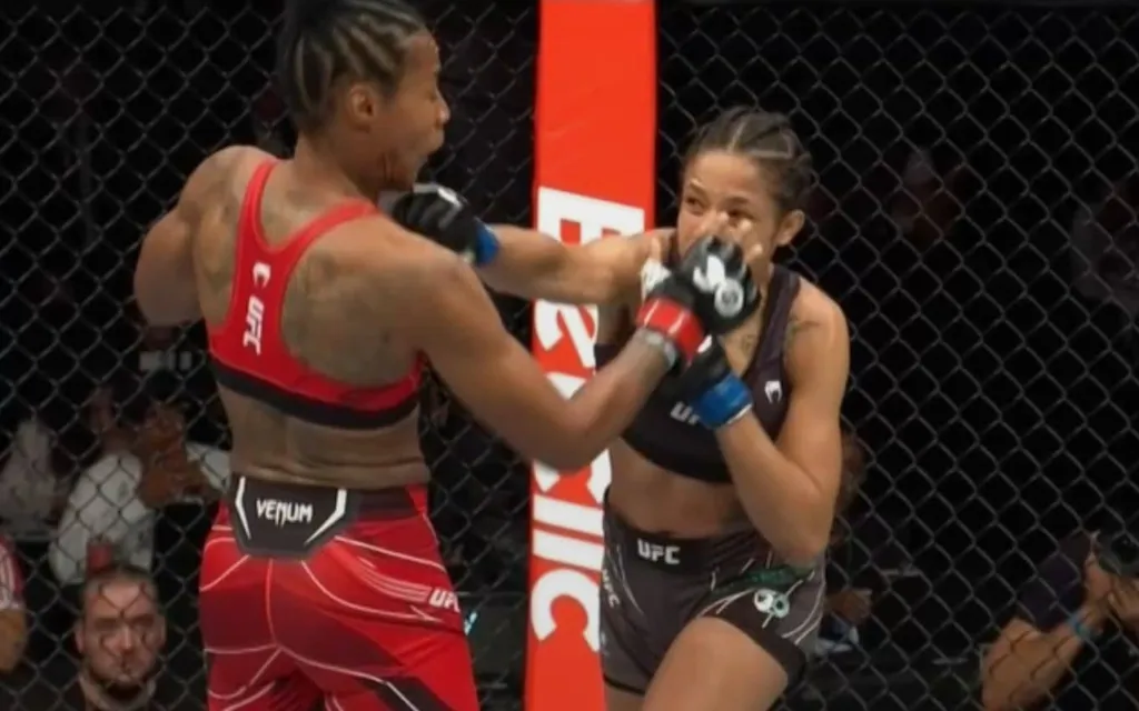 Zarah atinge olho de Jacqueline no UFC Paris. Foto: Reprodu&ccedil;&atilde;o/UFC Fight Pass