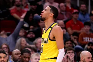 NBA: após sair de quadra carregado, Haliburton tem lesão confirmada