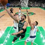Finais da NBA: ap&oacute;s show de Jrue Holiday, Tatum dispensa ego e mira no t&iacute;tulo
