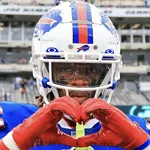 NFL: jogador que sofreu parada card&iacute;aca recebe atualiza&ccedil;&atilde;o sobre quadro de sa&uacute;de