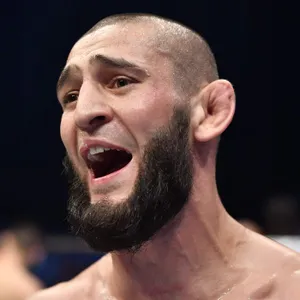 Gilbert Durinho e Khamzat Chimaev trocam farpas e sueco diz vai arrancar “alma” do brasileiro