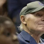 NBA: importante dirigente do Milwaukee Bucks morre aos 88 anos