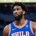 Comentarista da ESPN defende Embiid e detona regra da NBA: &lsquo;Se eu&nbsp;fosse&nbsp;os&nbsp;76ers&hellip;