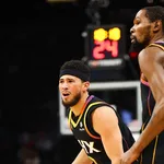 NBA: Devin Booker reclama de lance pol&ecirc;mico, mas Kevin Durant assume culpa