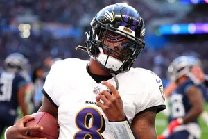 NFL: Lamar Jackson salva, e Ravens derrotam Rams na prorrogação