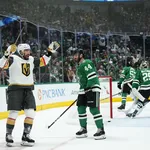 NHL: torcida joga lixo no gelo, e Golden Knights vencem Stars novamente