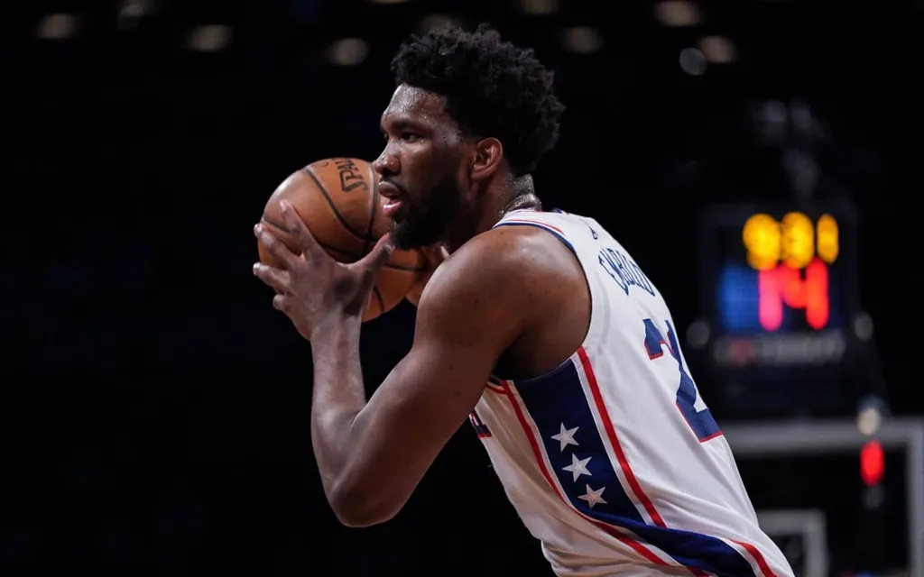 NBA: Joel Embiid &eacute; eleito MVP da temporada pela primeira vez