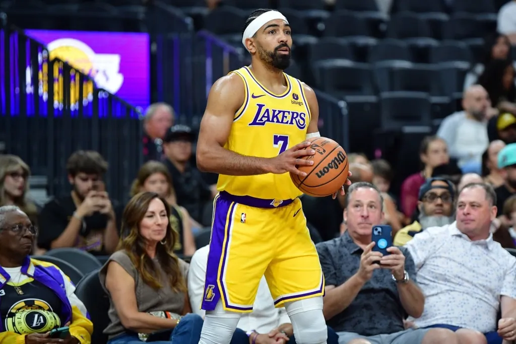 NBA: Gabe Vincent considera cirurgia e pode desfalcar Lakers por semanas