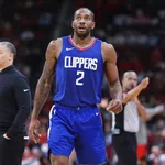 NBA: Kawhi Leonard lesiona e deixa arena antes do intervalo em derrota dos Clippers