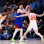 NBA: implac&aacute;vel, Jokic brilha em vit&oacute;ria dos Nuggets contra&nbsp;os&nbsp;Hawks