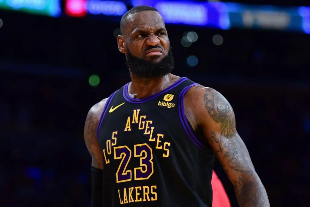 LeBron condena armamento civil nos EUA ap&oacute;s tiroteio em Las Vegas: &lsquo;Rid&iacute;culo&rsquo;