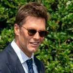 NFL: Tom Brady acerta compra de parte dos direitos de franquia
