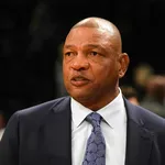 Doc Rivers fecha contrato milion&aacute;rio com os Bucks at&eacute; a temporada 2026-27