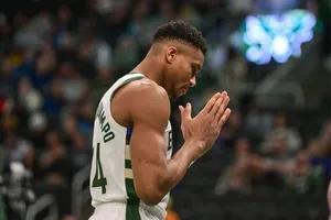 Giannis Antetokounmpo: partida de 64 pontos consolida ano imparável no garrafão