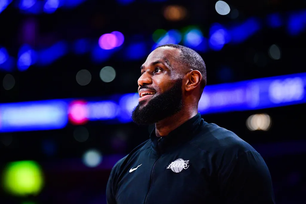 LeBron se empolga com novo elenco dos Lakers e esquece aposentadoria