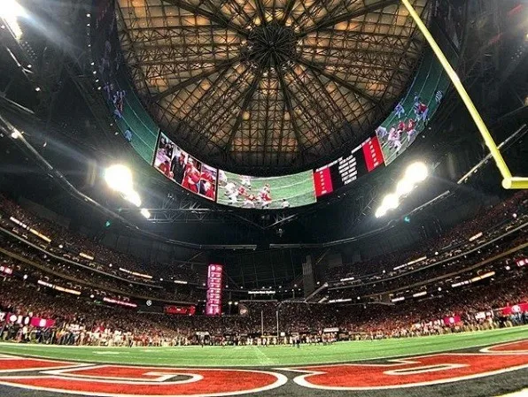 Atlanta Falcons espera que teto retr&aacute;til de novo est&aacute;dio funcione em 2018