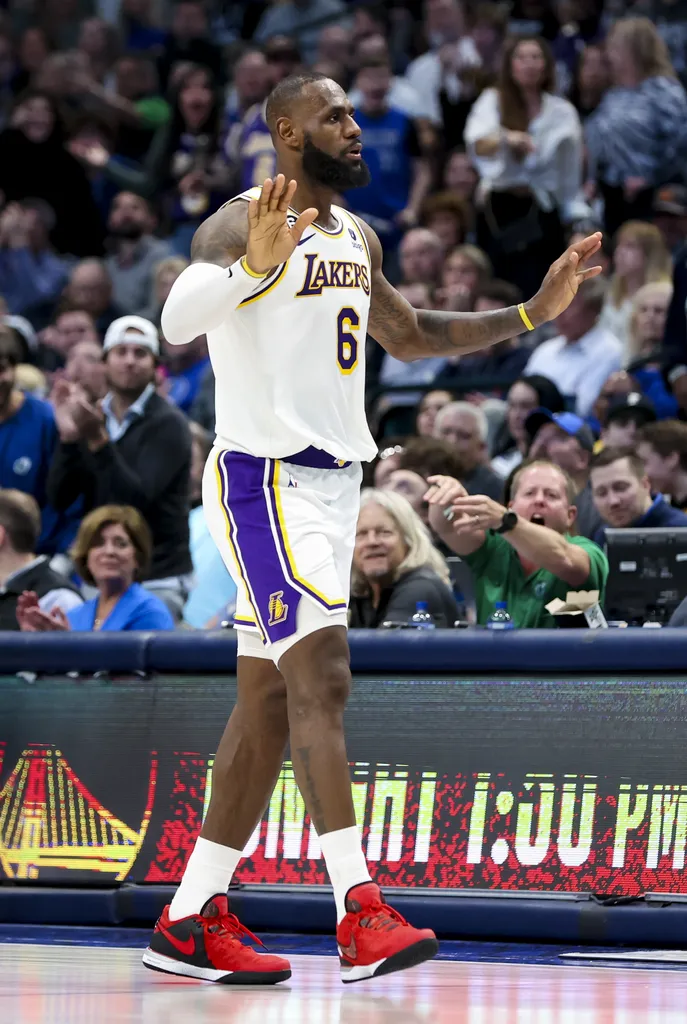 NBA: LeBron James treina, mas faz mist&eacute;rio sobre volta aos Lakers