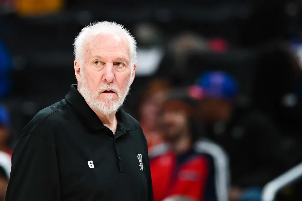 Gregg Popovich renova v&iacute;nculo com Spurs e bater&aacute; recorde na NBA