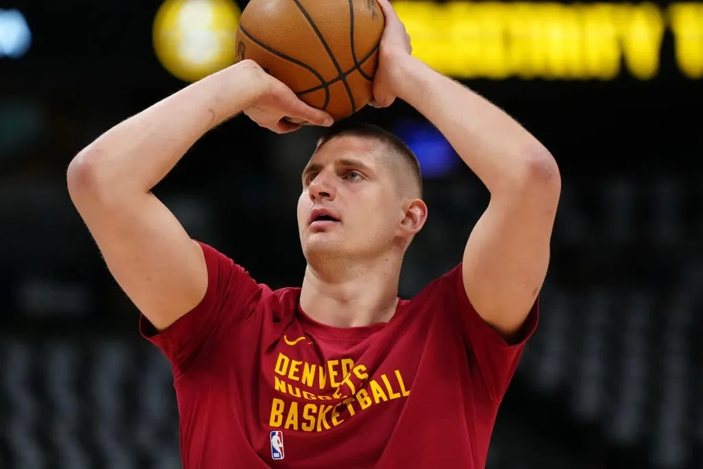 Nikola Jokic se anima com 3&ordm; MVP na NBA e promete at&eacute; festa: &lsquo;Problema bom&rsquo;