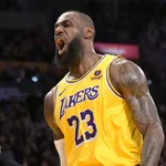 NBA: LeBron James brilha, e Lakers vencem mais uma na Crypto.com Arena