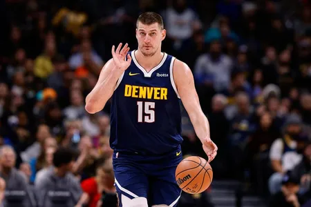 Nikola Jokic em a&ccedil;&atilde;o pelo Denver Nuggets
