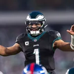 NFL: &lsquo;Jogada do ano&rsquo; d&aacute; recorde para Jalen Hurts, dos Eagles