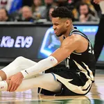 NBA: Giannis passa por exame ap&oacute;s se machucar e deixar jogo contra os Celtics