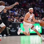 Devin Booker brilha e comanda vit&oacute;ria dos Suns contra os Clippers
