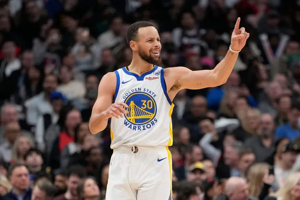 NBA: Warriors vencem Raptors com show de Curry e les&atilde;o de all-star