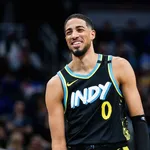 NBA: Torcedores dos Pacers enlouquecem com &lsquo;encarada&rsquo; de Haliburton em Szczerbiak