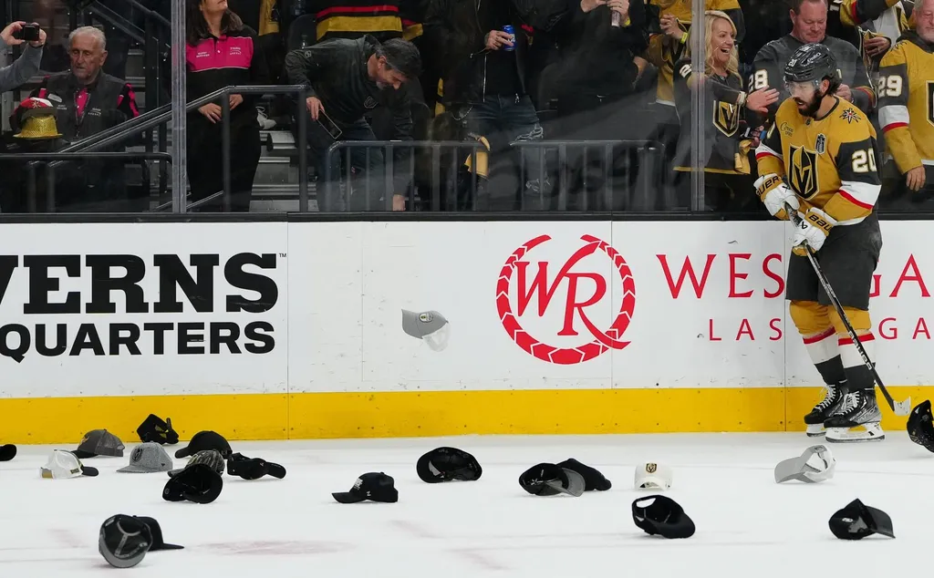 NHL: com chuva de bon&eacute;s, Golden Knights faz hist&oacute;ria na Stanley Cup