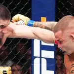 Makhachev finaliza Poirier, mantem cintur&atilde;o peso-leve e &lsquo;salva&rsquo; UFC 302
