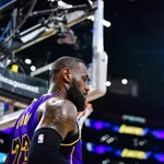 LeBron James abre o jogo sobre les&atilde;o no tornozelo: &lsquo;Vou ficar&hellip;