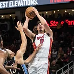 NBA: Sem Butler, novato assume responsabilidade e ajuda Heat a bater Hawks