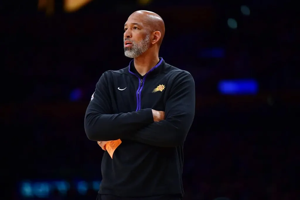 NBA: Phoenix Suns come&ccedil;a &lsquo;ca&ccedil;a &agrave;s bruxas&rsquo; ap&oacute;s elimina&ccedil;&atilde;o e demite t&eacute;cnico