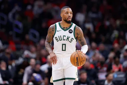 Damian Lillard em a&ccedil;&atilde;o na NBA com a camisa do Bucks