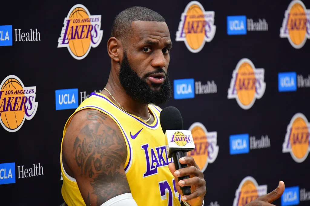 NBA: LeBron James joga hoje? T&eacute;cnico dos Lakers define situa&ccedil;&atilde;o do astro para o confronto contra os Nets