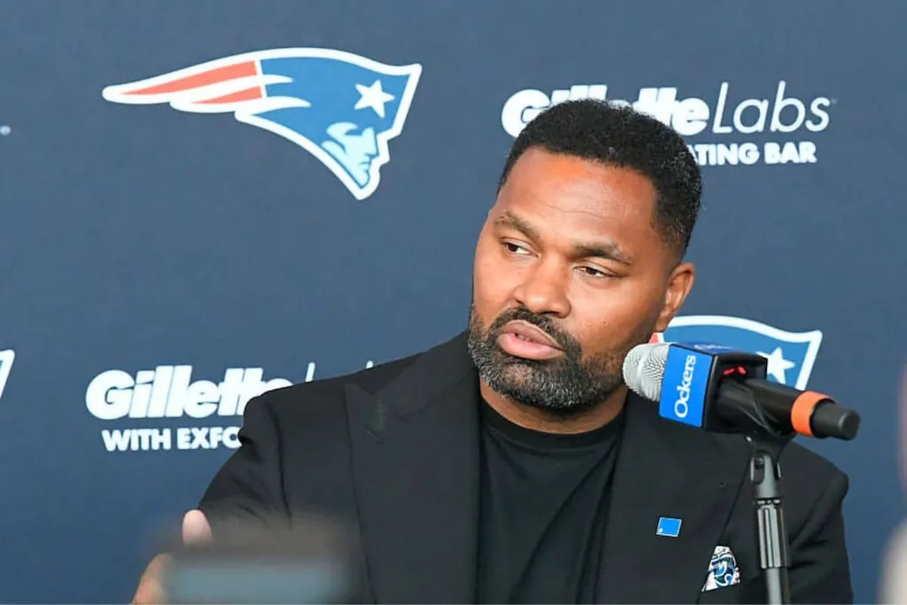 Novo treinador dos Patriots evita compara&ccedil;&otilde;es com Bill Belichick