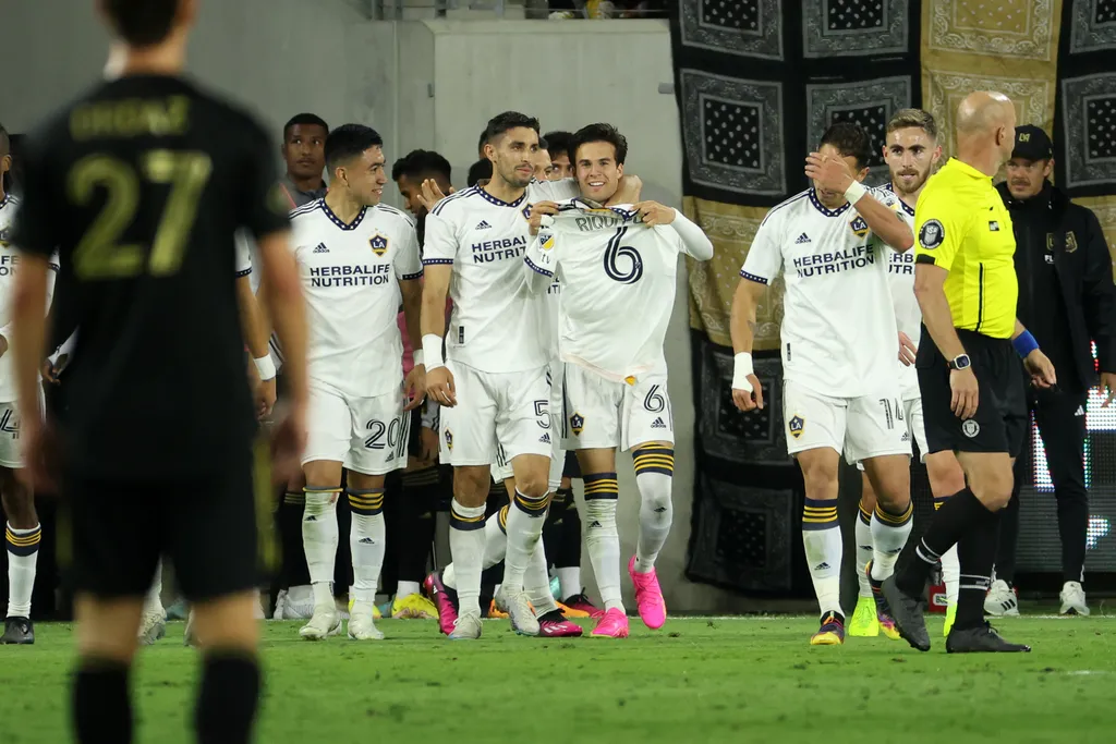 US Open Cup: ex-Barcelona decide cl&aacute;ssico de Los Angeles e presta homenagem a Messi