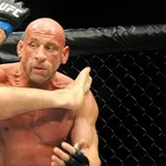 &Iacute;cone do UFC, Mark Coleman preocupa f&atilde;s com treino antes de estreia no boxe
