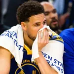NBA: mesmo no banco, Klay Thompson se recusa a sair dos Warriors