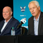 Dirigente de franquia da NBA pede demiss&atilde;o em meio a grave crise do time