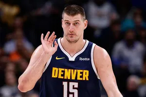 NBA: Jokic brilha, Nuggets vencem e Spurs atingem 3ª pior marca da história