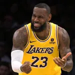 NBA: LeBron James fica a 9 pontos de marca hist&oacute;rica na carreira