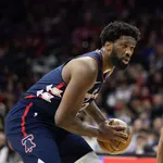 NBA: Joel Embiid bate recorde de Wilt Chamberlain em vit&oacute;ria dos 76ers