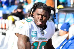 NFL: mansão de jogador dos Dolphins pega fogo, e corpo de bombeiros é acionado