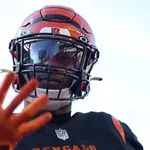 Jogador da NFL &eacute; acusado de apontar arma de fogo para mulher