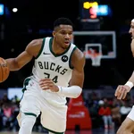 Impar&aacute;vel! Giannis marca 42 pontos e bate recorde na NBA