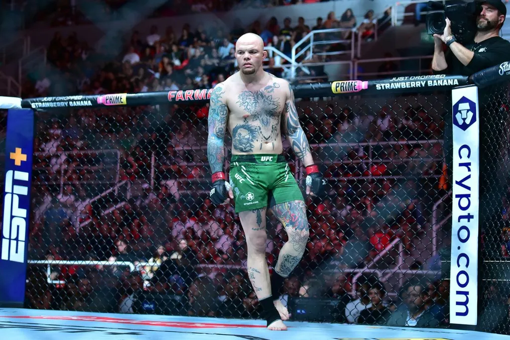 Anthony Smith aceita desafio de Alex Poatan por R$ 255 mil e provoca: &lsquo;Vou apagar ele&rsquo;